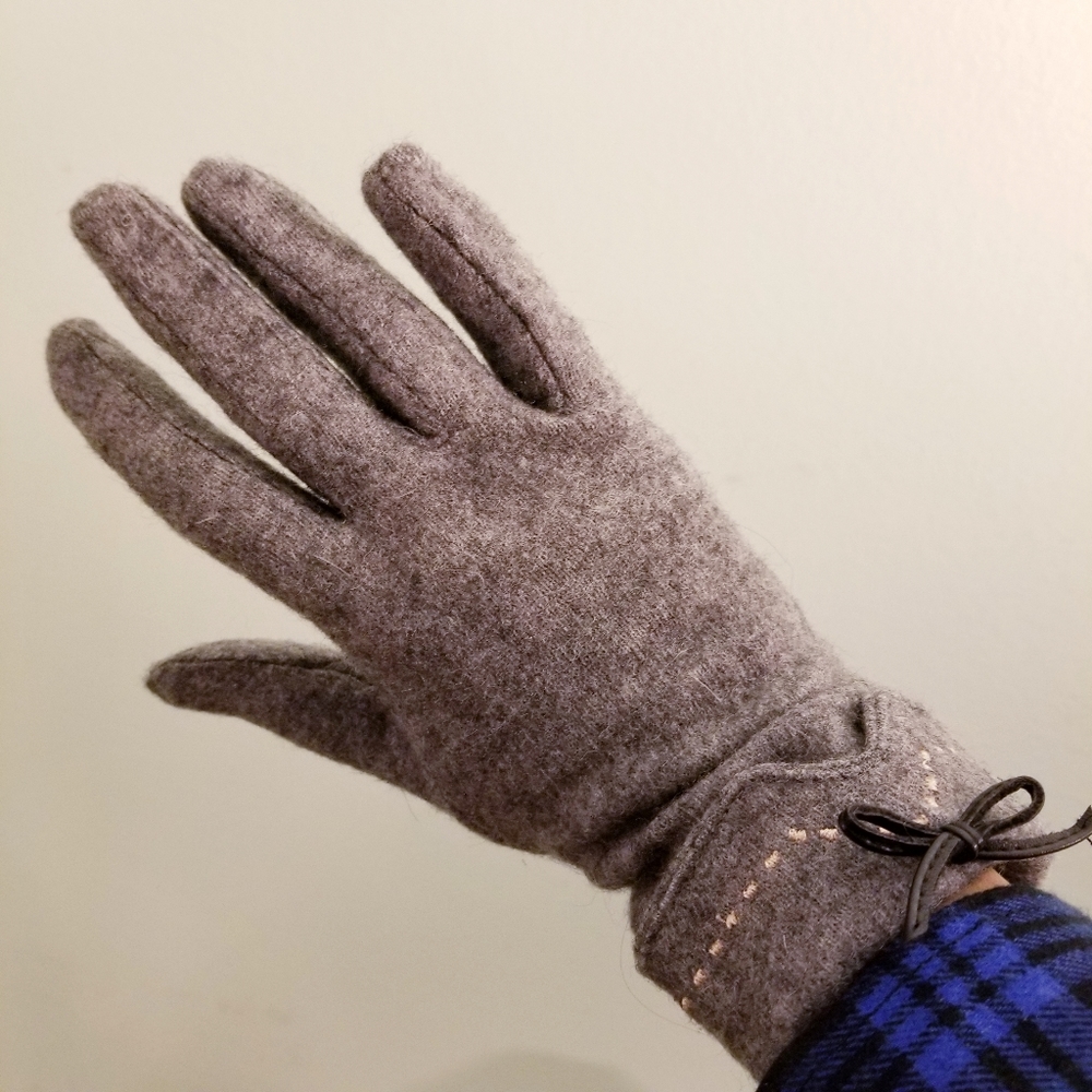 Cute Gloves with bows & stitch cuffs
